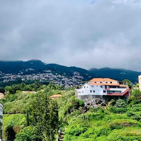Apartment With Mountain View